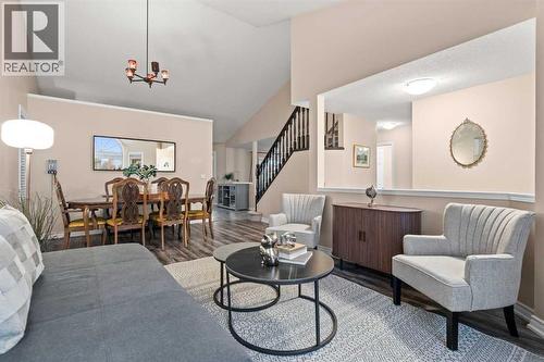 43 Sunset Crescent, Okotoks, AB - Indoor Photo Showing Living Room