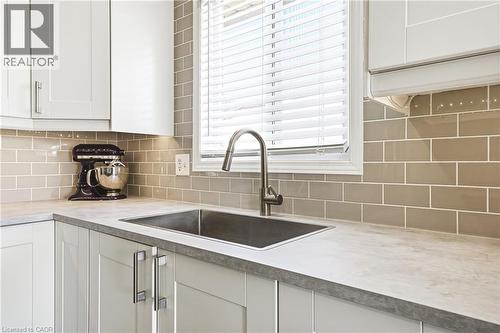 47 Fuller Drive, Caledonia, ON - Indoor Photo Showing Kitchen