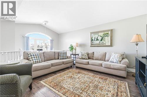 47 Fuller Drive, Caledonia, ON - Indoor Photo Showing Living Room