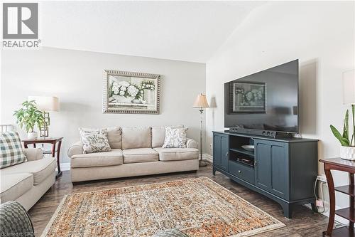 47 Fuller Drive, Caledonia, ON - Indoor Photo Showing Living Room