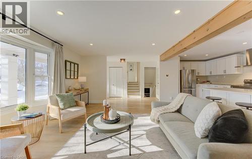 322 Daleview Place, Waterloo, ON - Indoor Photo Showing Living Room