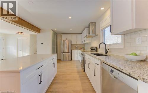 322 Daleview Place, Waterloo, ON - Indoor Photo Showing Kitchen With Upgraded Kitchen