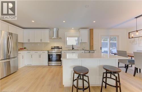 322 Daleview Place, Waterloo, ON - Indoor Photo Showing Kitchen With Upgraded Kitchen