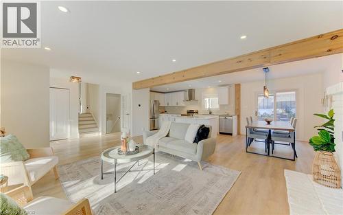 322 Daleview Place, Waterloo, ON - Indoor Photo Showing Living Room