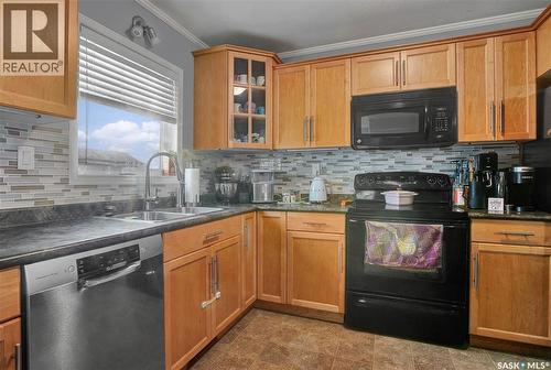 204 110 Shillington Crescent, Saskatoon, SK - Indoor Photo Showing Kitchen With Double Sink