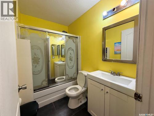 1322 Junor Avenue, Saskatoon, SK - Indoor Photo Showing Bathroom