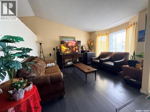 1322 Junor Avenue, Saskatoon, SK - Indoor Photo Showing Living Room