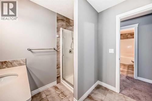 88 Nolanhurst Crescent Nw, Calgary, AB - Indoor Photo Showing Bathroom