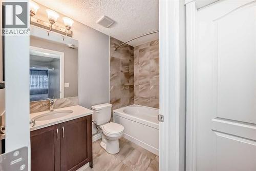 88 Nolanhurst Crescent Nw, Calgary, AB - Indoor Photo Showing Bathroom
