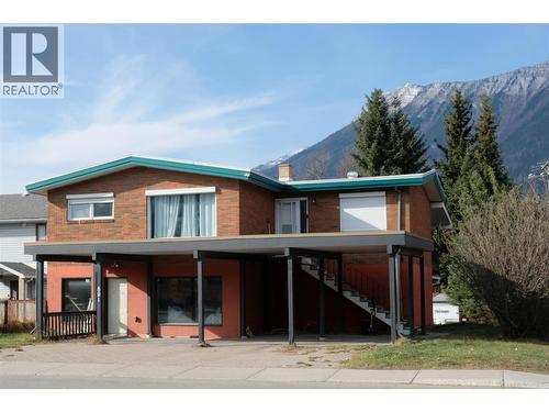 891 2ND Avenue  Fernie, BC V0B 1M0