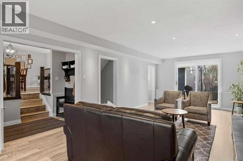 123 Sackville Drive Sw, Calgary, AB - Indoor Photo Showing Living Room