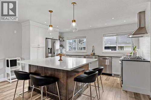 123 Sackville Drive Sw, Calgary, AB - Indoor Photo Showing Kitchen With Upgraded Kitchen