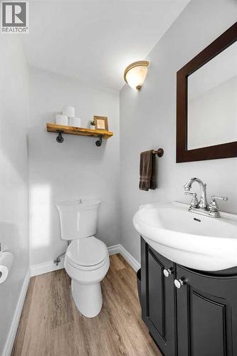 123 Sackville Drive Sw, Calgary, AB - Indoor Photo Showing Bathroom