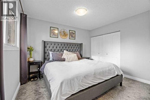 123 Sackville Drive Sw, Calgary, AB - Indoor Photo Showing Bedroom