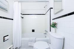 Salle de bains attenante à la CCP - 