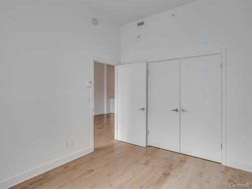 Chambre à coucher - 105-5265 Rue Mackenzie, Montréal (Côte-Des-Neiges/Notre-Dame-De-Grâce), QC - Indoor Photo Showing Other Room