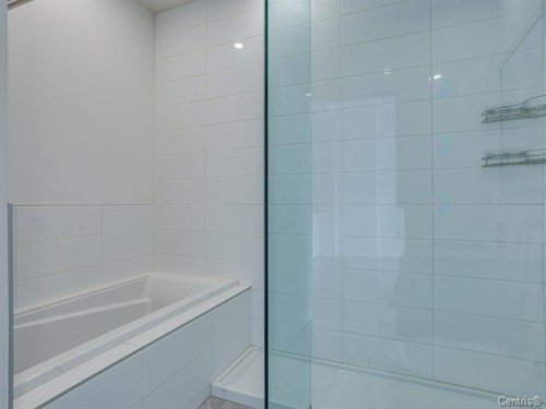 Salle de bains - 105-5265 Rue Mackenzie, Montréal (Côte-Des-Neiges/Notre-Dame-De-Grâce), QC - Indoor Photo Showing Bathroom