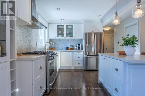 704 Francis Road, Burlington, ON - Indoor Photo Showing Kitchen With Upgraded Kitchen