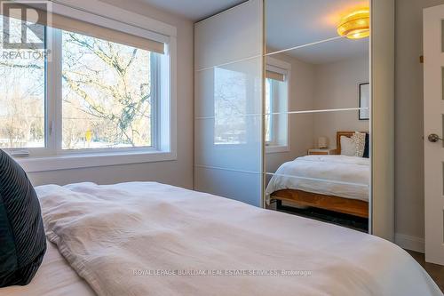 704 Francis Road, Burlington, ON - Indoor Photo Showing Bedroom