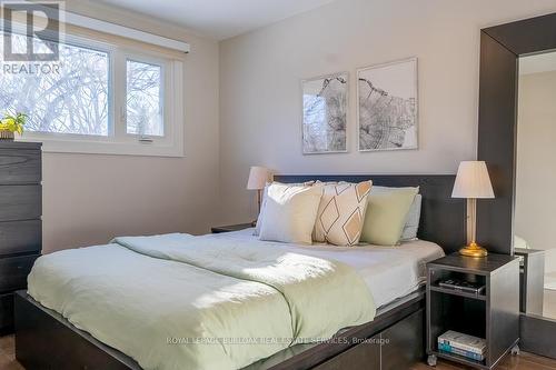 704 Francis Road, Burlington, ON - Indoor Photo Showing Bedroom