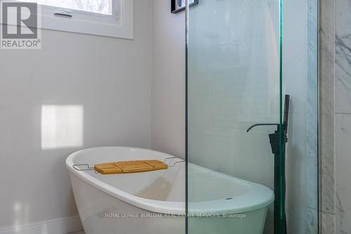 704 Francis Road, Burlington, ON - Indoor Photo Showing Bathroom