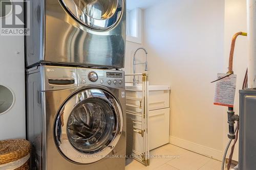 704 Francis Road, Burlington, ON - Indoor Photo Showing Laundry Room