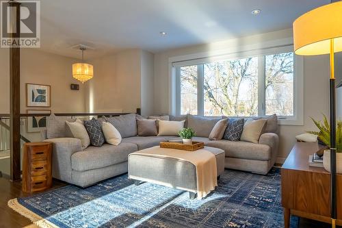 704 Francis Road, Burlington, ON - Indoor Photo Showing Living Room