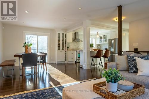 704 Francis Road, Burlington, ON - Indoor Photo Showing Living Room