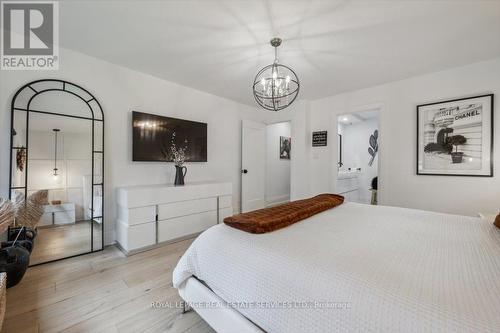 169 Oakes Drive, Mississauga, ON - Indoor Photo Showing Bedroom