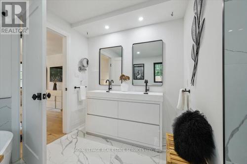 169 Oakes Drive, Mississauga, ON - Indoor Photo Showing Bathroom