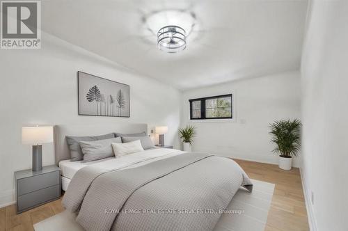 169 Oakes Drive, Mississauga, ON - Indoor Photo Showing Bedroom
