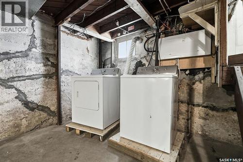 1421 Princess Street, Regina, SK - Indoor Photo Showing Laundry Room