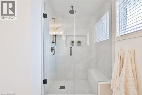 565 Harmony Avenue, Burlington, ON - Indoor Photo Showing Bathroom