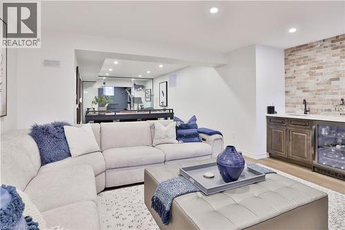 565 Harmony Avenue, Burlington, ON - Indoor Photo Showing Living Room