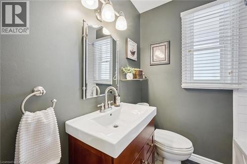 164 Jackson Avenue, Kitchener, ON - Indoor Photo Showing Bathroom