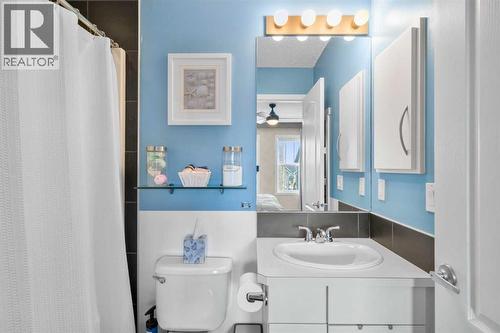 17 Cranford Place Se, Calgary, AB - Indoor Photo Showing Bathroom