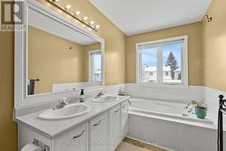 Ensuite Bathroom - 