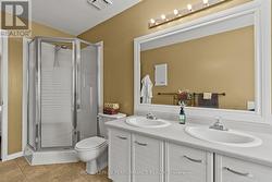 Ensuite Bathroom - 