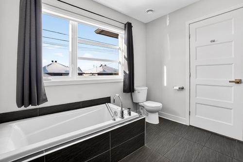 Salle de bains - 194 Rue Cuthbert, Berthierville, QC - Indoor Photo Showing Bathroom
