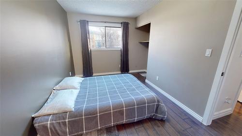 325 4Th Avenue, Kimberley, BC - Indoor Photo Showing Bedroom