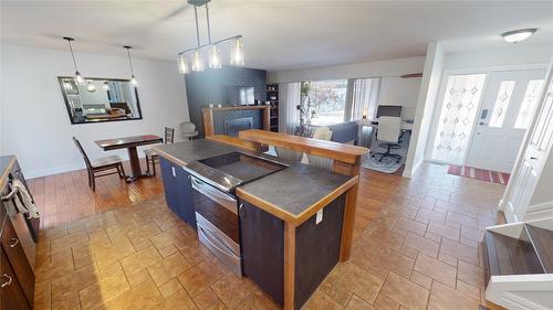 325 4Th Avenue, Kimberley, BC - Indoor