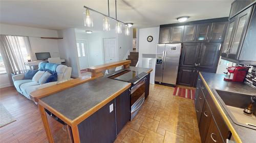 325 4Th Avenue, Kimberley, BC - Indoor Photo Showing Kitchen