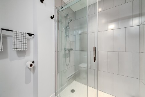 Bathroom - 620-7227 Boul. Newman, Montréal (Lasalle), QC - Indoor Photo Showing Bathroom