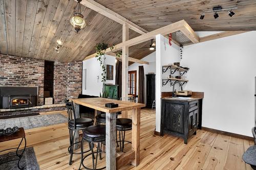 Salle à manger - 727 Ch. De Courchevel, Saint-Adolphe-D'Howard, QC - Indoor With Fireplace