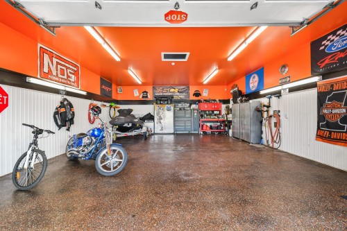 Garage - 300Z Route 335, Saint-Lin/Laurentides, QC - Indoor Photo Showing Garage