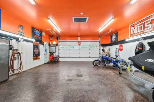 Garage - 300Z Route 335, Saint-Lin/Laurentides, QC - Indoor Photo Showing Garage