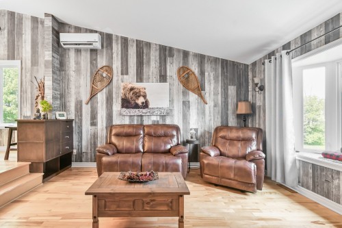 Salon - 300Z Route 335, Saint-Lin/Laurentides, QC - Indoor Photo Showing Living Room