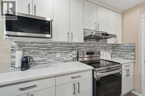 131 San Fernando Crescent Ne, Calgary, AB - Indoor Photo Showing Kitchen With Upgraded Kitchen