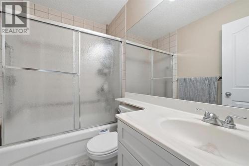131 San Fernando Crescent Ne, Calgary, AB - Indoor Photo Showing Bathroom