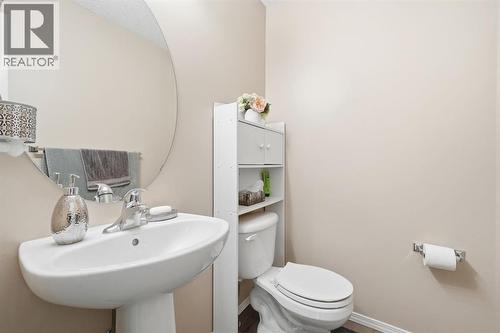 131 San Fernando Crescent Ne, Calgary, AB - Indoor Photo Showing Bathroom